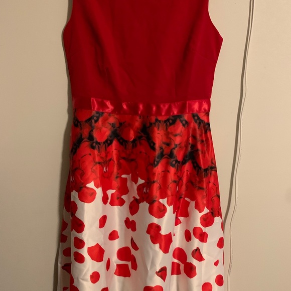 Red dress - Picture 2 of 2